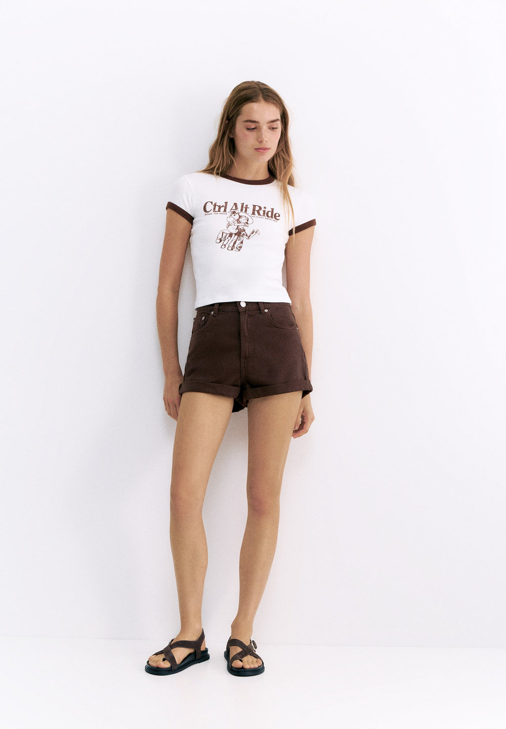DENIM MOM FIT WITH TURN-UP HEMS - SHORTS - Jeansshort - brown