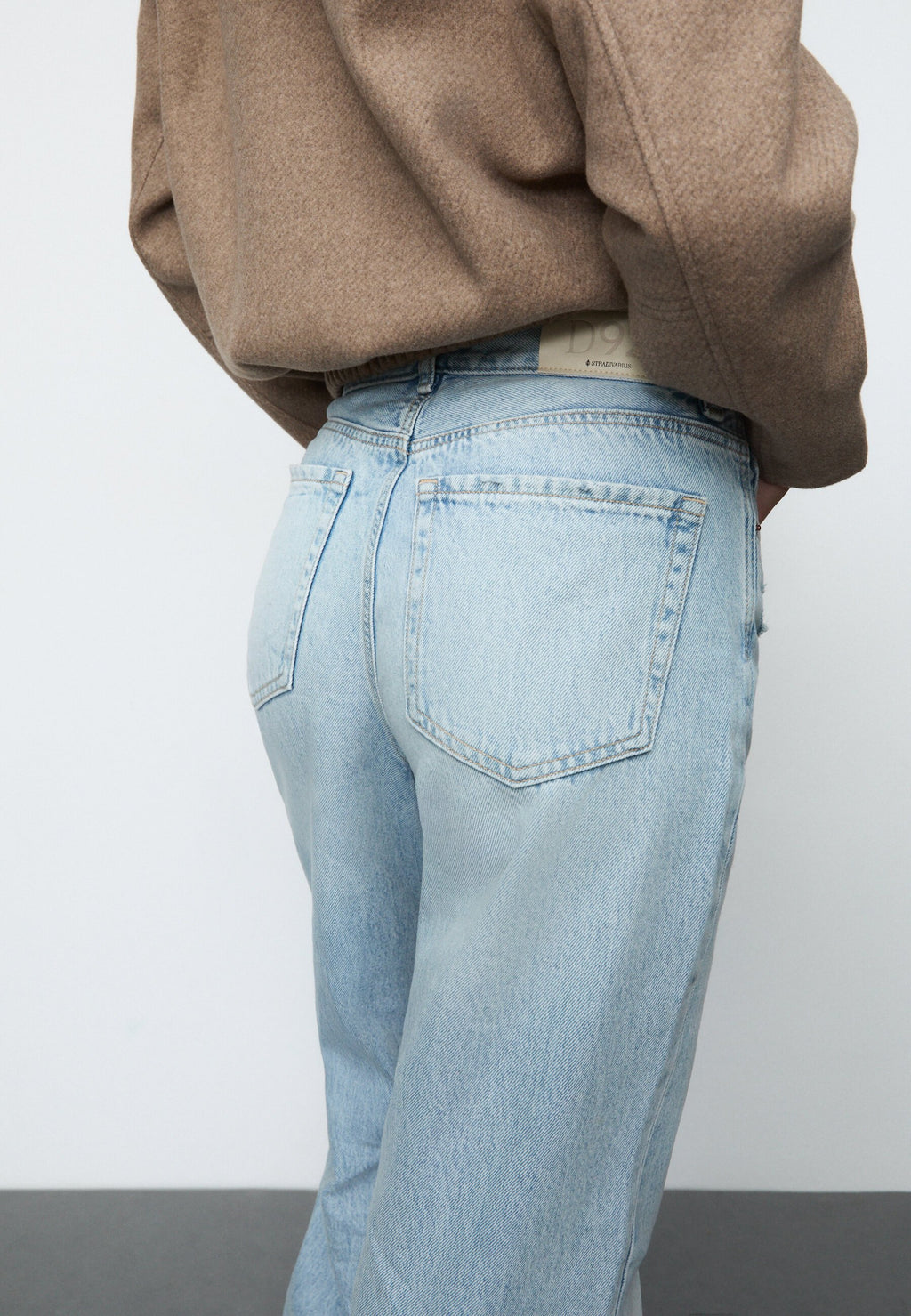 D92 - Straight leg jeans - light blue