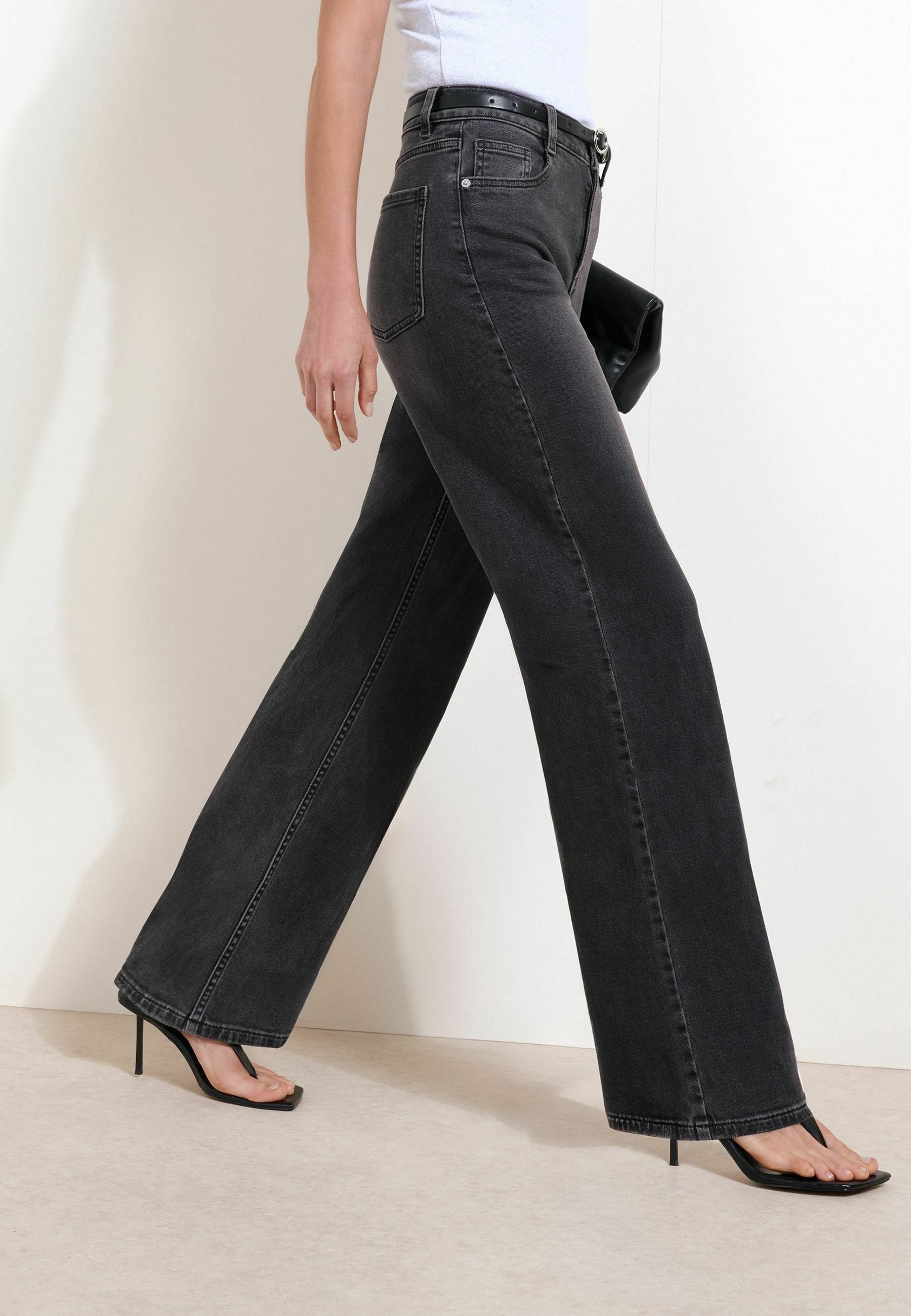 REGULAR FIT - WIDE LEG FRONT SEAM JEANS . - Wide leg - black pink tint