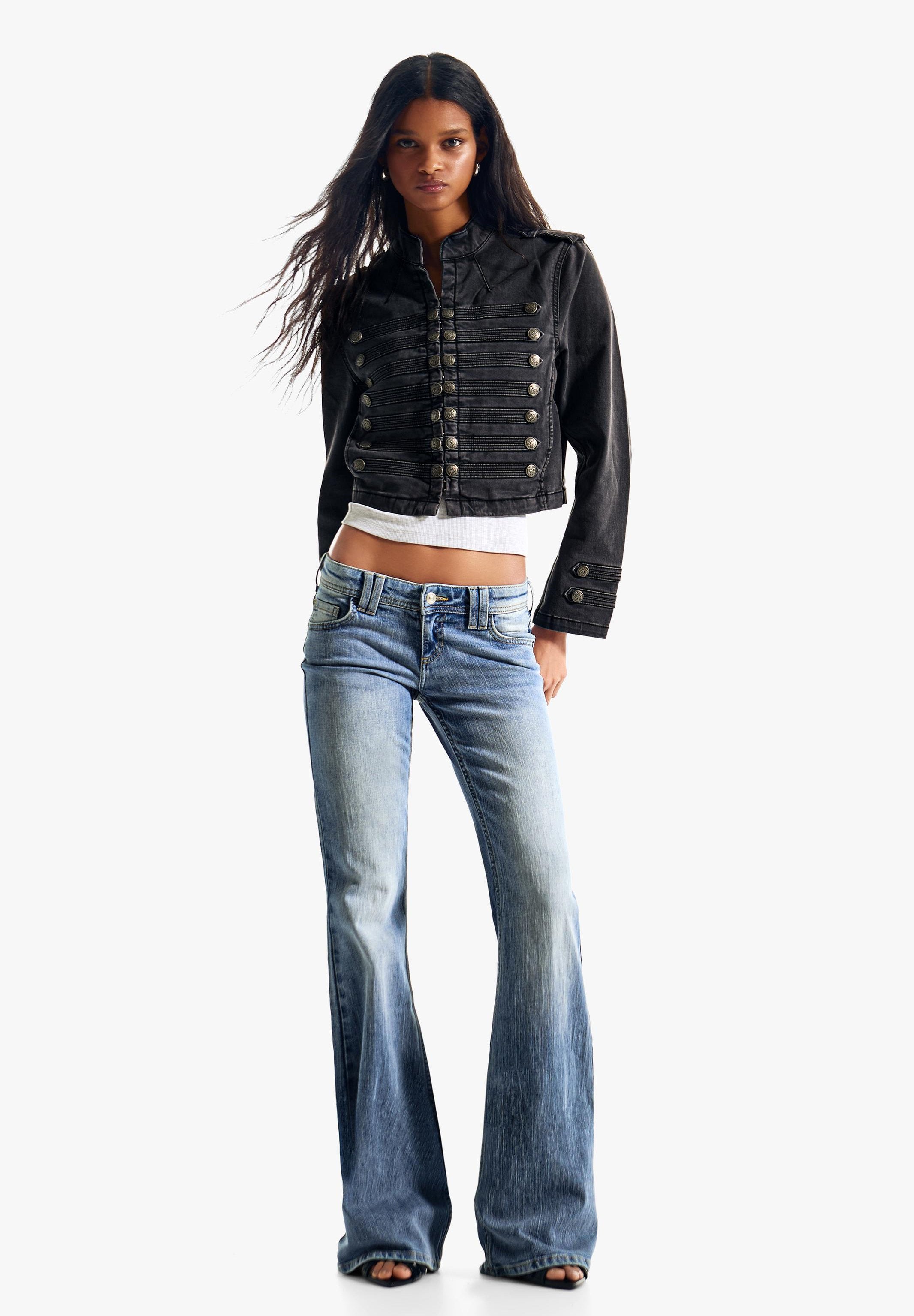 EMBROIDERED FLARED LOW-RISE - JEANS 01042335 - Flared Jeans - light blue